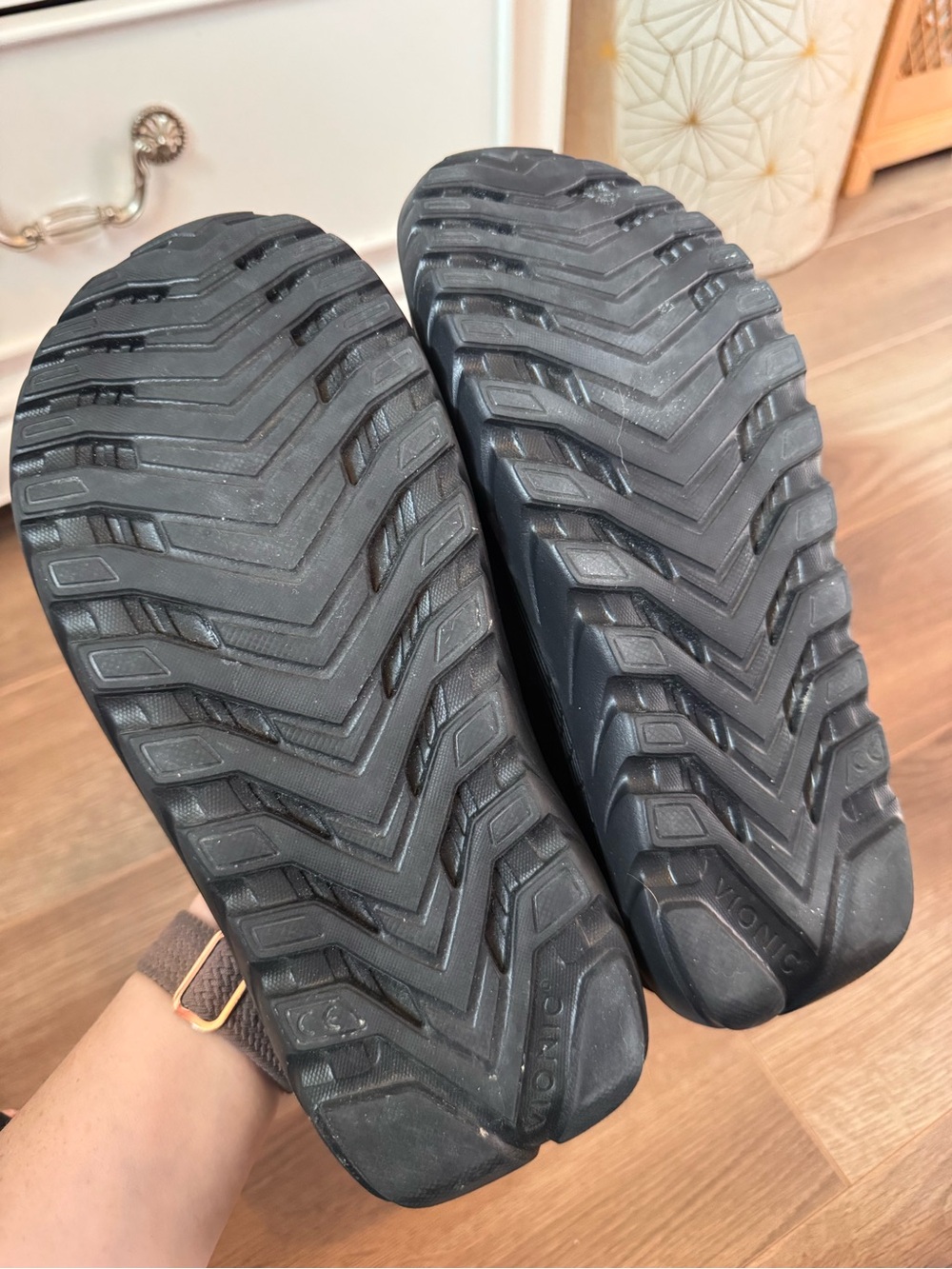 Vionic Slide Sandals - Picture 4 of 6